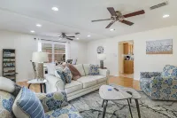 Cozy Cottage Near Beach Sleeps 9 - Country Houses