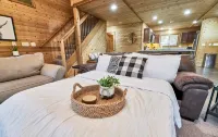 Luxury, Lakefront Chalet; Dock, Grills, Sasquatch & Firepits with a view - Boutique