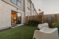 Misty Meadows Manor - Your Urban Oasis - Villas