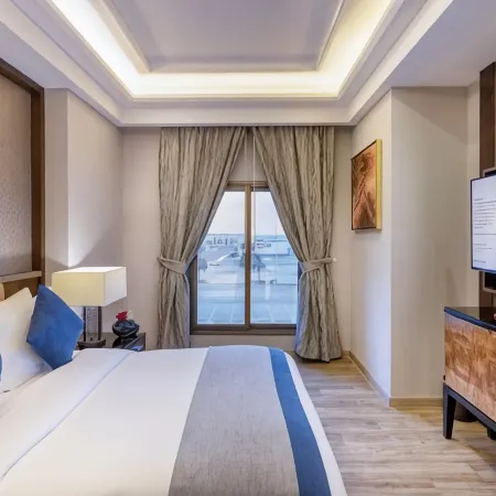 Braira Al Azizya Hotel & Resort Отели рядом с достопримечательностью «Пристань для яхт Сансет»