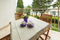 Heta Alagic I - Deluxe Beachfront Suites - 주차장