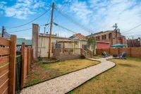 Comfortable Cottage Downtown w/Fire Pit-Walk to Dining/Taproom/Coffee Shop - Wifi