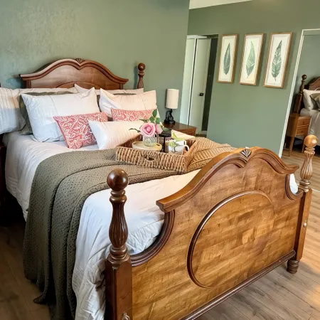 Charming 3-bedroom Georgetown house close to Square. Long term stays welcomed.