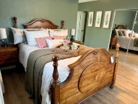 Charming 3-bedroom Georgetown house close to Square. Long term stays welcomed.