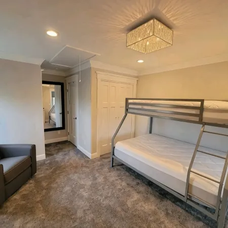 HOT TUB & Bicycles - Walking distance to the BEACH, bay, restaurants, & shopping