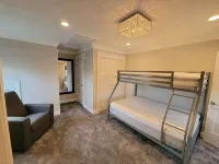 HOT TUB & Bicycles - Walking distance to the BEACH, bay, restaurants, & shopping - balcony