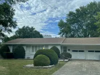 Luxurious Marilyn’s Mansion in the heart of Springfield!