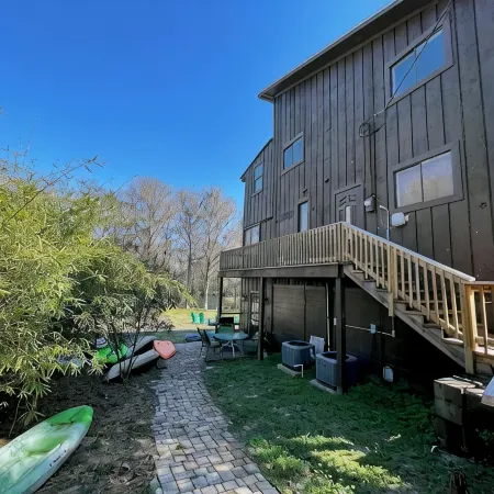 3 Story Rainbow Riverfront House With Panoramic Views!