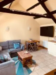 Whitewashed 1 bedroom stone cottage, with king size 4 poster bed. Pet friendly.