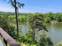 The Cottonwood at Hamilton Cove ~ Cabin Eighteen ~ Pet Friendly - Chalets