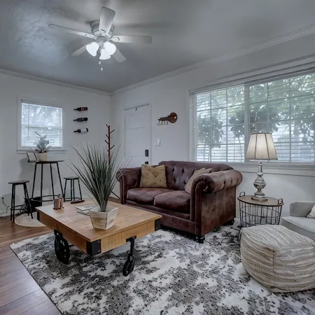 Cozy little cottage W/ private yard in town