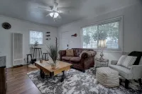 Cozy little cottage W/ private yard in town - 4-Star