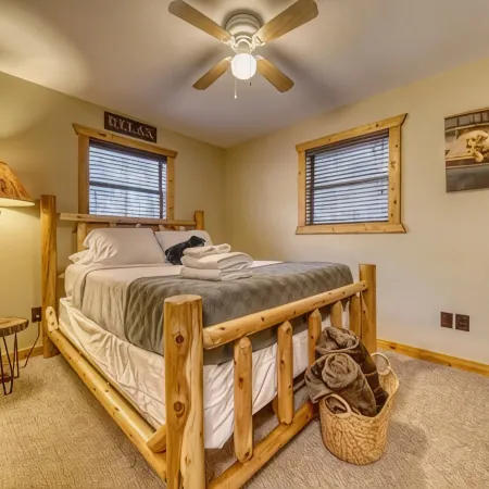 Creekside Cabin - Hot Tub, Firepit, Porch
