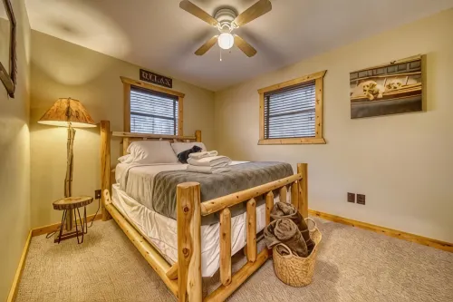 Creekside Cabin - Hot Tub, Firepit, Porch - 3つ星