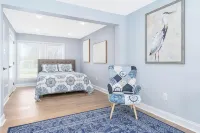 Tip Of The Town Fresh and New 3 Bedroom Nest - Bungalows