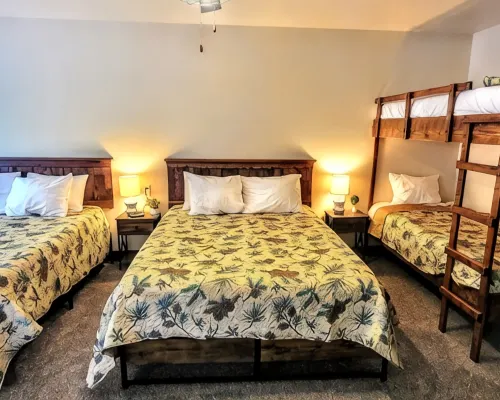 Lynnhurst Resort-Private cabin on Kentucky Lake with Hot Tub Hotels in Calloway County