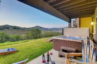 Escape the Heat! Minutes from the Lake with Stunning Mountain Views. - واي فاي