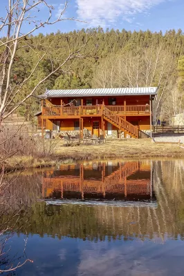 3 Cabins, 2 Acres, Private Pond, Walk to Restaurants, 4 Separate Sleeping Units