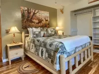 A cabin look house with Dome Room/Spa/Pool/View/Play Set/Game Room/FamilyFun Hotels in Ahwahnee