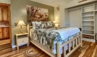 A cabin look house with Dome Room/Spa/Pool/View/Play Set/Game Room/FamilyFun - 4-Star