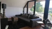 Sunny, well-equipped apartment, 5 minutes to the lake