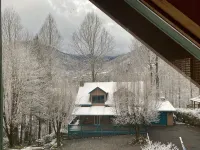 Summer Special ! Log Cabin with Mountain View, Hot Tub, Pool Table, Sleeps 10 - Bjergudsigt