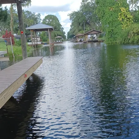 Cozy canal front home. Minutes from Sebring International Raceway.