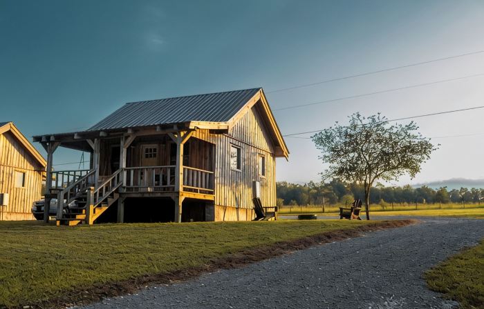 Pet Friendly Peaceful Cabin Near Waterfalls, Fire Pit + Creek