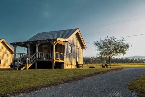 Pet Friendly Peaceful Cabin Near Waterfalls, Fire Pit + Creek