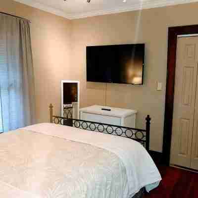 2 blocks to North Chattanooga revitalized riverfront restaurants and bars. Rooms
