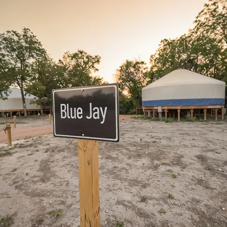 Blue Jay Yurt/Private Hot Tub/Cold A/C!! /River Access/Close to Town!