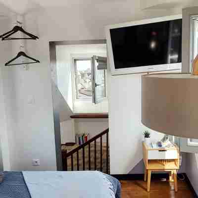 Tour Saint Nicolas, in downtown Beaune Rooms