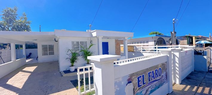 Charming 3-bedroom Beach House with AC and WiFi near Arecibo's best beaches. Hotels in Arecibo