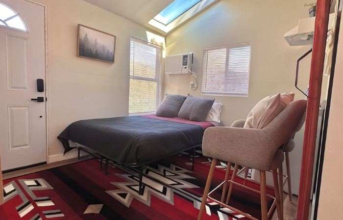 Cozy and Quiet Tiny House Cottage with Skylight 2 Minutes from Main Street