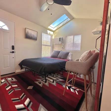 Cozy and Quiet Tiny House Cottage with Skylight 2 Minutes from Main Street