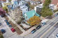Seattle's Ballard new studio - Bungalows