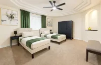 Golf Mansion • 7Br • 12 Beds • Luxe• 7 Golf Courses Within 3 Miles - balcony