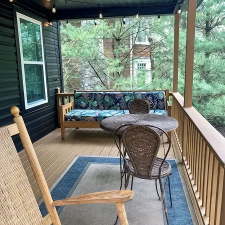 Cozy all season cabin w/ private boathouse & dock!
