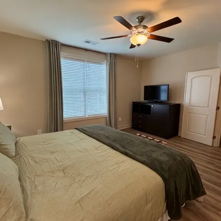 1st FL, 3-Bed Condo, Mins from Beach, Marshwalk, and Golf!