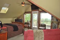 "THE LOFT" romance, luxury, stunning water and mountain views! - 4つ星