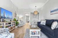 Oceanfront: The Seabatical Suite at Bridgewater Resort / Litchfield By The Sea - Boutique