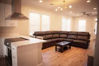 Charming Meets Modern 2-Bedroom Cottage - Wifi