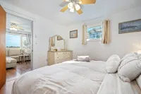 Salt Box by the Sea: Water View - Charming 3-bedroom Cottage in Wells! - 4-Star
