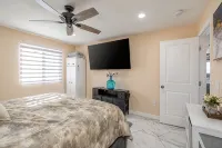 Desert Retreat-Charming 2-bedroom house with a View - Boutique