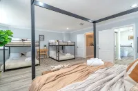 New Designer Home Monthly Stay Near Disney Universal Dtla and Beaches. - Wifi