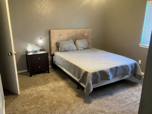 A game day getaway, 1.5 miles to Campus & NCED Conference Center! - Bungalows