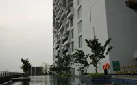 Alpine Room at TreePark City Apartemen - Pools