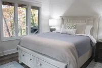 Newly remodeled 3-bedroom house with private hot tub, in welcoming Lake Toxaway. - Wifi