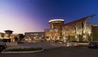 DoubleTree by Hilton Akron Fairlawn - Pools