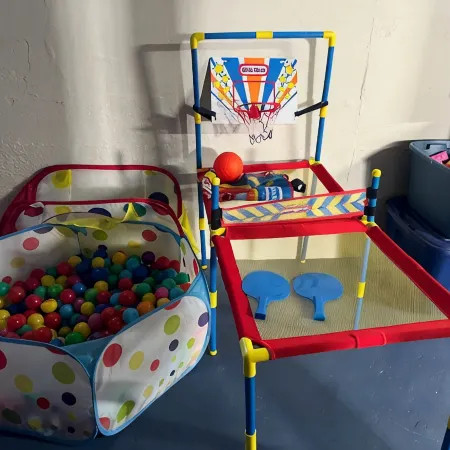 The Sunflower Home- Game Room & Hot Tub! Pet Friendly: Dogs & Cats Are Welcome!
